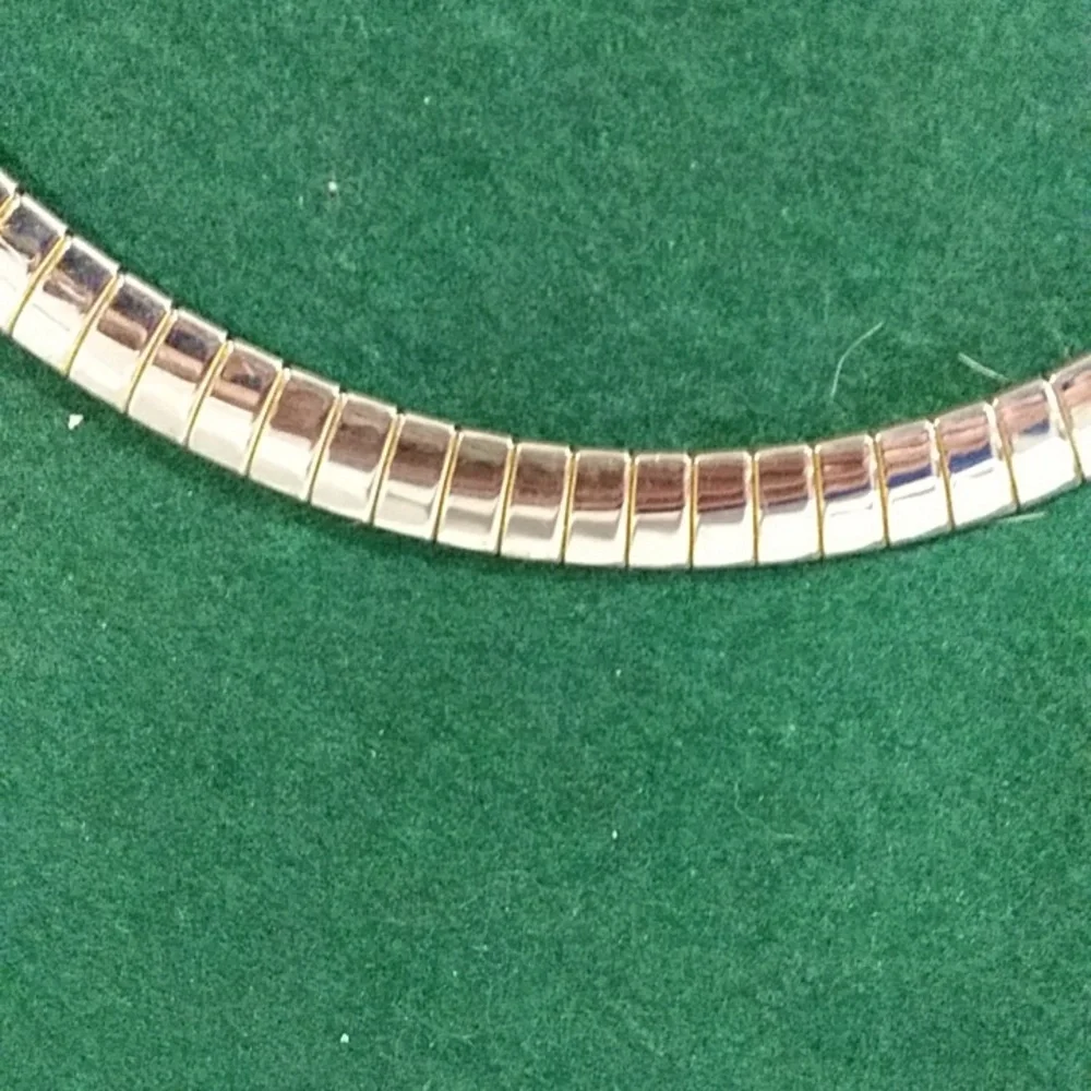 Goldtone panel necklace - Picture 2 of 4